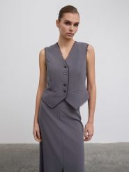 BGN Kamizelka w kolorze antracytowym rozmiar: 36. Czarne kamizelki damskie BGN, bez wzorów, bez kaptura. Za 92.42 zł.