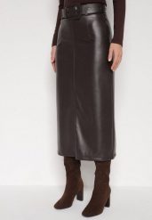 Brązowa Spódnica Ołówkowa z Imitacji Skóry z Paskiem z Dużą Klamrą Rewedia. Brązowe spódnice damskie Born2be, do pracy, m, bez wzorów, ze skóry, biznesowe, midi. Za 134.99 zł.