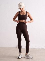 Damskie legginsy bezszwowe, prążkowane, wysoki stan, squat proof brązowe. Brązowe legginsy damskie Aim'n, xs, bez wzorów, z dzianiny. Za 254.00 zł.