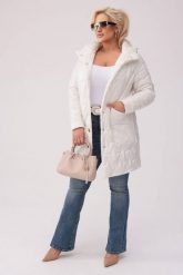 Pikowany płaszcz Vivien w kolorze ecru z fantazyjnymi kieszeniami OVERSIZE PLUS SIZE XXL JESIEŃ. Brązowe płaszcze damskie Moda Size Plus Iwanek, na jesień, plus size, bez wzorów, z poliesteru, bez kaptura. Za 469.90 zł.