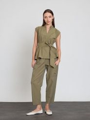 BGN Bluzka w kolorze khaki rozmiar: 38. Brązowe bluzki damskie BGN, bez wzorów, z tkaniny, bez kołnierzyka, bez ramiączek. Za 57.06 zł.