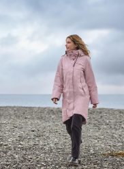 Płaszcz przeciwdeszczowy damski Didriksons Elissa Parka. Czerwone parki damskie Didriksons, m, z materiału, bez kaptura. Za 890.99 zł.