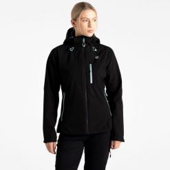 Kurtka turystyczna przeciwdeszczowa damska Mountain Series 2.0. Czarne kurtki damskie Dare 2b, bez wzorów, bez kaptura. W wyprzedaży za 449.99 zł.