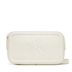 Torebka Calvin Klein. Białe listonoszki damskie Calvin Klein, bez wzorów, bez dodatków. Za 239.99 zł.