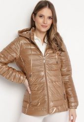 Ciemnobeżowa Pikowana Kurtka Metaliczna z Kapturem Slaissa. Brązowe kurtki damskie Born2be, m, bez wzorów, z kapturem. Za 49.99 zł.
