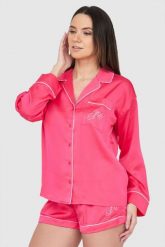 JUICY COUTURE Różowa satynowa koszula piżamowa z haftowanym logo. Czerwone piżamy damskie Juicy Couture, bez wzorów, z satyny, bez ramiączek. W wyprzedaży za 199.99 zł.