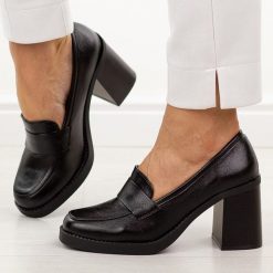 Czarne mokasyny damskie na słupku Jezzi 2461-5. Czarne mokasyny damskie Jezzi, z jeansu, bez obcasa. Za 189.00 zł.