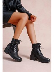 Foreverfolie Botki w kolorze czarnym rozmiar: 40. Czarne botki damskie Foreverfolie, eleganckie, bez obcasa, bez zapięcia. Za 154.95 zł.