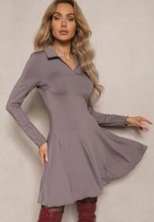 Szara Sukienka z Wiskozą o Rozkloszowanym Kroju z Kołnierzykiem Ettoria. Szare sukienki damskie Renee, bez wzorów, z wiskozy, eleganckie, bez ramiączek. W wyprzedaży za 91.99 zł.
