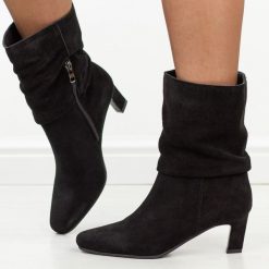 Czarne skórzane botki damskie na szpilce Vinceza 91193. Czarne botki damskie VINCEZA, na jesień, z jeansu, eleganckie, bez obcasa, na szpilce, bez zapięcia. Za 349.00 zł.
