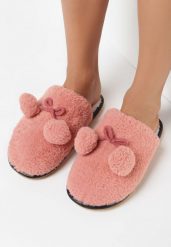 Różowe Kapcie Futerkowe z Pomponami Churchill. Czerwone kapcie damskie Born2be. Za 34.99 zł.