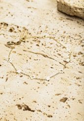 Złota Bransoletka Ozdobiona Geometrycznymi Aplikacjami Turaze. Żółte bransoletki damskie Renee, ze stali. Za 39.99 zł.