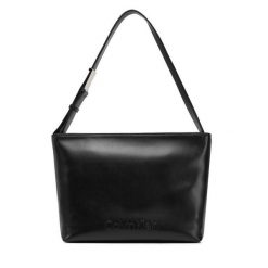 Torebka Calvin Klein. Czarne torebki klasyczne damskie Calvin Klein, bez dodatków. Za 349.99 zł.