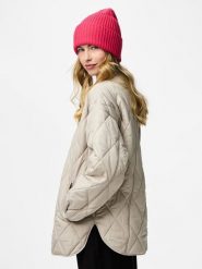 Pieces Czapka dzianinowa w kolorze różowym rozmiar: onesize. Różowe czapki damskie Pieces, bez wzorów, z dzianiny. Za 50.59 zł.