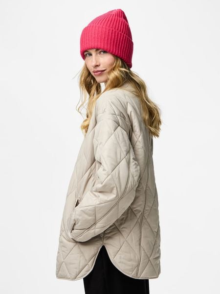 Pieces Czapka dzianinowa w kolorze różowym rozmiar: onesize. Różowe czapki damskie Pieces, bez wzorów, z dzianiny. Za 50.59 zł.