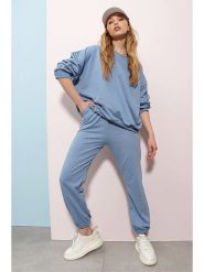 Trendyol 2-częściowy zestaw w kolorze błękitnym rozmiar: XL. Niebieskie spodnie dresowe damskie Trendyol, xl, bez wzorów, z dresówki. Za 109.78 zł.
