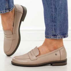 Beżowe skórzane mokasyny damskie Vinceza 18131. Brązowe mokasyny damskie VINCEZA, na jesień, z jeansu, z okrągłym noskiem, bez obcasa. Za 219.00 zł.