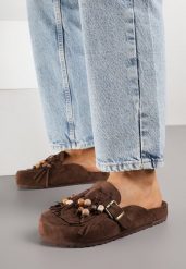 Brązowe Klapki na Grubej Podeszwie z Frędzlami Klamrami i Koralikami Glysnell. Brązowe klapki damskie Born2be, bez wzorów, z jeansu, bez obcasa, na płaskiej podeszwie, bez zapięcia. Za 109.99 zł.