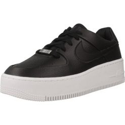 Tenisówki Nike Model Af1 Sage Low Kolor Czarny. Czarne obuwie sportowe damskie Nike, z materiału, bez zapięcia, tenisowe. Za 549.99 zł.