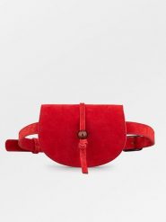 Becksöndergaard Skórzana saszetka w kolorze czerwonym - 17,5 x 11 x 9 cm rozmiar: onesize. Czerwone nerki i saszetki damskie Becksöndergaard, bez wzorów, z materiału. Za 217.99 zł.