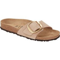 Damskie japonki duża matowa złota klamra MADRID. Brązowe klapki damskie Birkenstock, bez wzorów, z materiału, bez obcasa, bez zapięcia. Za 540.00 zł.