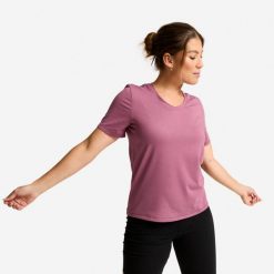 Koszulka fitness damska dekolt V. Fioletowe bluzki damskie Decathlon, s, bez wzorów, z bawełny, sportowe, bez kołnierzyka, bez ramiączek. Za 44.99 zł.