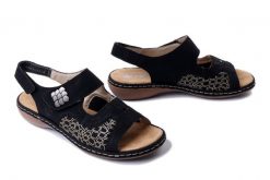 RIEKER 65989-01 black, sandały damskie. Czarne sandały damskie Rieker, bez wzorów, bez obcasa, na koturnie, bez zapięcia. Za 223.93 zł.