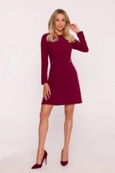 Elegancka sukienka trapezowa z patkami w talii bordowa. Czerwone sukienki damskie Stylove, bez wzorów, biznesowe, bez ramiączek. Za 249.00 zł.