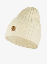 Czapka zimowa Fjallraven Byron Hat - chalk white. Białe czapki damskie Fjällräven, na zimę, bez wzorów, z materiału. Za 252.45 zł.