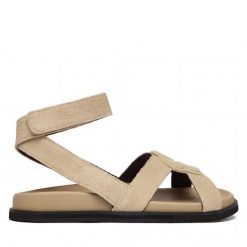 Sandały BOSS. Brązowe sandały damskie Boss, bez wzorów, bez obcasa, na płaskiej podeszwie, bez zapięcia. Za 899.99 zł.