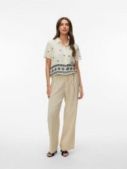 Vero Moda Bluzka w kolorze kremowo-czarnym rozmiar: S. Brązowe bluzki damskie Vero Moda, s, bez wzorów, bez kołnierzyka, bez ramiączek. Za 115.95 zł.