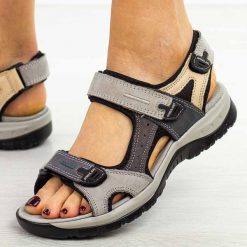 Szare 3 skórzane sandały damskie T.Sokolski 665. Szare obuwie sportowe damskie Sokolski, bez wzorów, z jeansu, bez obcasa, na płaskiej podeszwie, bez zapięcia. Za 199.00 zł.