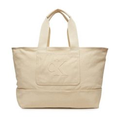 Torebka Calvin Klein Jeans. Brązowe shopper bag Calvin Klein Jeans, bez wzorów, z jeansu, bez dodatków. Za 289.99 zł.