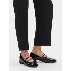 Czółenka Clarks. Czarne czółenka damskie Clarks, bez wzorów, bez obcasa. Za 296.99 zł.