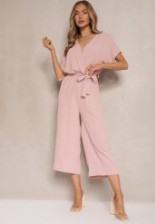 Różowy Kopertowy Kombinezon o Prostym Kroju z Wiązanym Paskiem Tevenea. Czerwone sukienki damskie Renee, bez wzorów, eleganckie, bez ramiączek. W wyprzedaży za 63.99 zł.