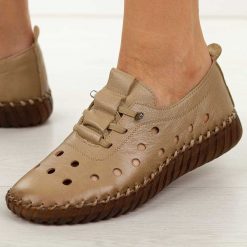 Camelowe ażurowe skórzane półbuty damskie Cambell 15319. Brązowe półbuty damskie Cambell, na jesień, w ażurowe wzory, z jeansu, z okrągłym noskiem, bez obcasa, na płaskiej podeszwie, bez zapięcia. Za 219.00 zł.