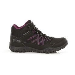 Buty trekkingowe damskie Edgepoint WP Regatta wodoodporne. Brązowe obuwie trekkingowe damskie Regatta, bez zapięcia. W wyprzedaży za 279.99 zł.