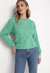 Zielony Sweter z Ozdobnym Splotem Pogaria. Zielone swetry klasyczne damskie Born2be, m, z jeansu, bez kołnierzyka. Za 74.99 zł.