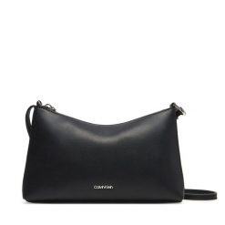 Torebka Calvin Klein. Czarne torebki klasyczne damskie Calvin Klein, bez dodatków. Za 259.99 zł.