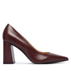 Czółenka Guess. Czerwone czółenka damskie Guess, z aplikacjami, bez obcasa. Za 634.99 zł.