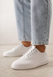 Białe Wsuwane Tenisówki z Perforacją i Podeszwą z Bieżnikiem Illanya. Białe obuwie sportowe damskie Born2be, bez wzorów, z jeansu, bez zapięcia. Za 69.99 zł.