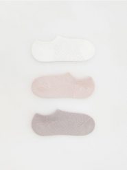 Krótkie skarpetki z bawełną 3 pack - złamana biel. Skarpetki damskie Reserved, bez wzorów, z bawełny. Za 39.99 zł.