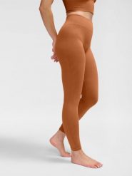 Damskie legginsy bezszwowe Hummel MT Adapt MW. Brązowe legginsy damskie Hummel, xs, bez wzorów, z dzianiny. Za 216.00 zł.