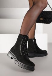 Czarne Botki Workery Ozdobione Suwakiem Clarena. Czarne botki damskie Renee, eleganckie, bez obcasa, na płaskiej podeszwie, bez zapięcia. Za 159.99 zł.