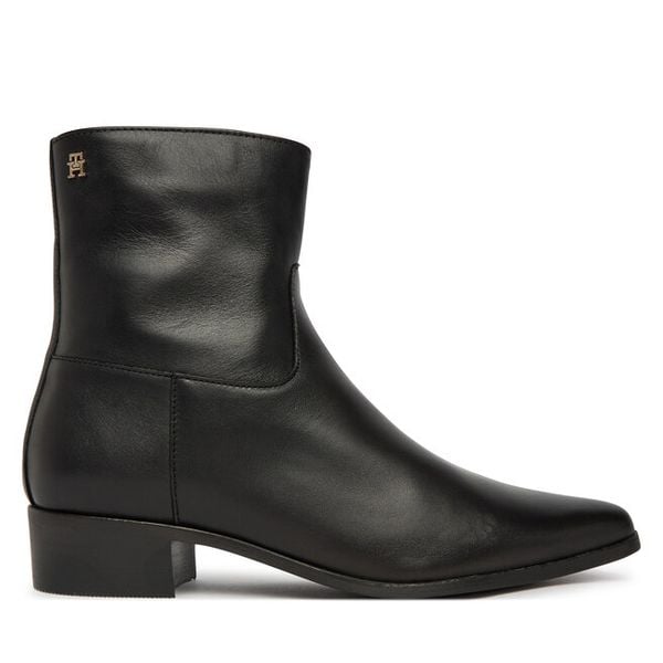 Botki Tommy Hilfiger. Czarne botki damskie Tommy Hilfiger, bez obcasa, na płaskiej podeszwie, bez zapięcia. Za 699.99 zł.