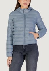 Kurtka puchowa Kobieta ONLY ONLTAHIA LW QUILTED HOOD JKT NOOS OTW. Niebieskie kurtki damskie Only, na zimę, m, bez wzorów, z nylonu, z kapturem. Za 212.00 zł.