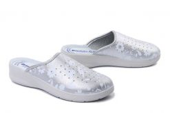 INBLU 50-51 018 srebrny, klapki damskie. Szare klapki damskie Inblu, bez wzorów, bez obcasa, na koturnie, bez zapięcia. Za 53.99 zł.