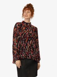 APART Bluzka w kolorze czarnym ze wzorem rozmiar: 34. Czarne bluzki damskie Apart, bez wzorów, bez kołnierzyka, bez ramiączek. Za 152.99 zł.