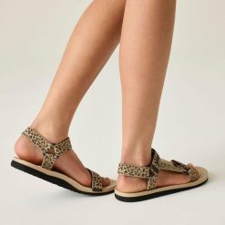 Sandały damskie Vendeavour. Brązowe sandały damskie Regatta, bez wzorów, bez obcasa, bez zapięcia. W wyprzedaży za 99.99 zł.