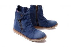 ARTIKER RELAKS 46C0237 jeans, botki damskie. Niebieskie botki damskie Artiker Relaks, z jeansu, bez obcasa, bez zapięcia. Za 364.90 zł.